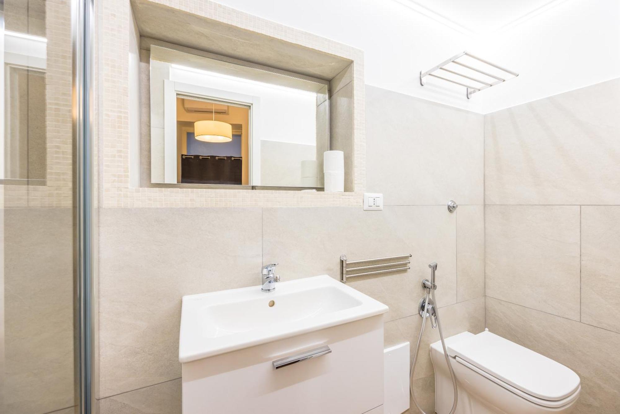 Lioy 25 By Napoliapartments Екстериор снимка