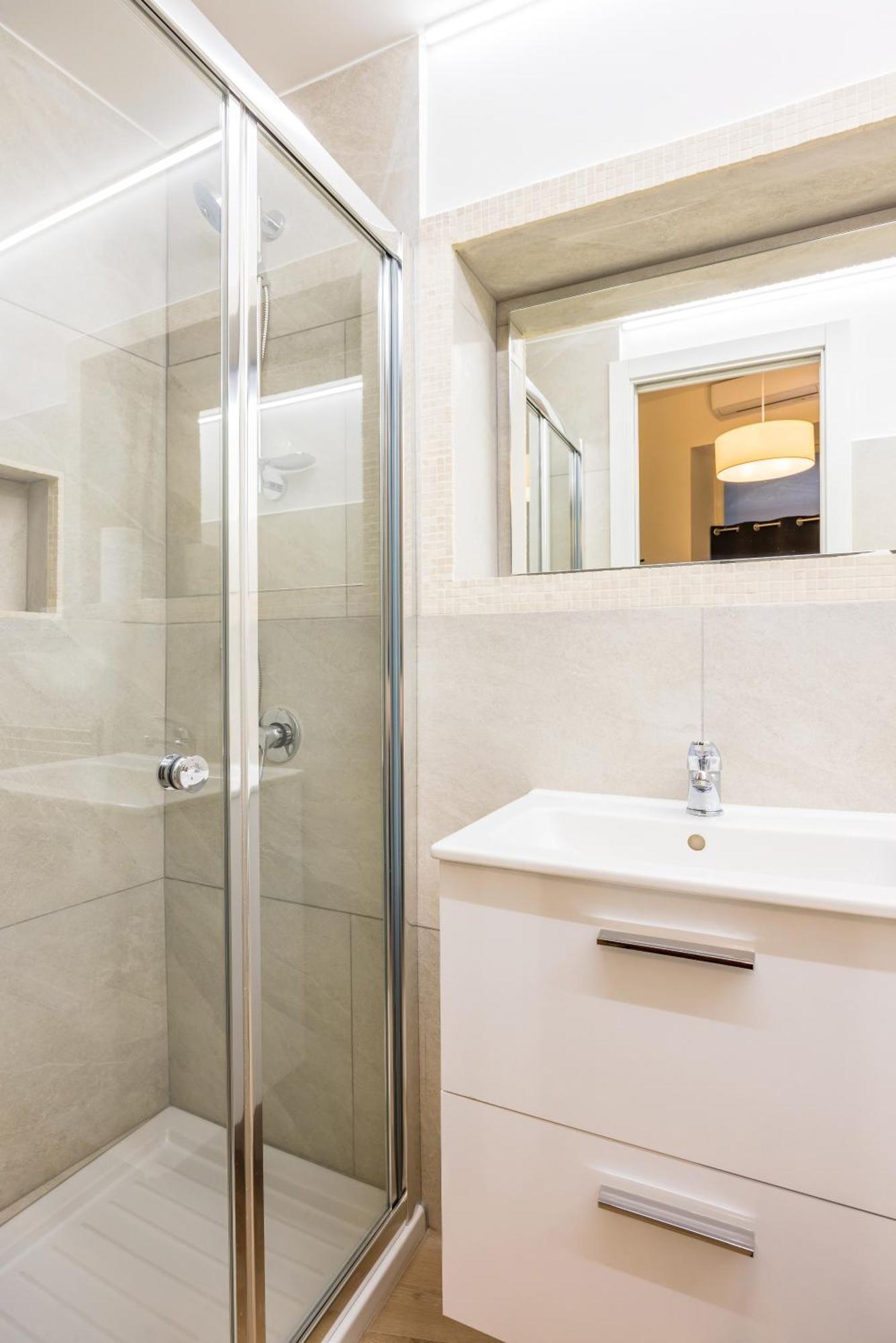 Lioy 25 By Napoliapartments Екстериор снимка
